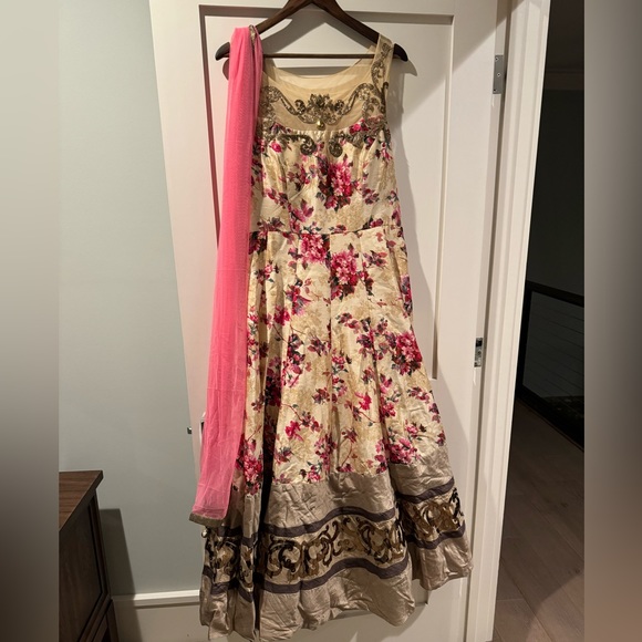 Anarkali gown - Picture 3 of 5